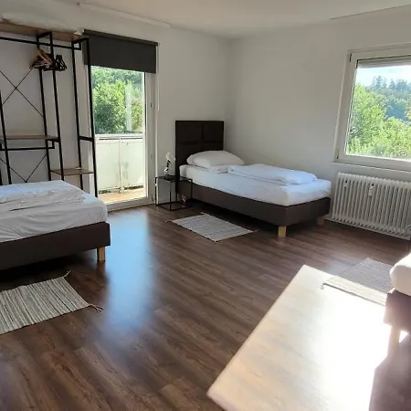 Berghof Woerner 2 Fuer Bis Zu 20 Personen Mit Balkon I Terrasse I 4 Baeder I Netflix I Ruhig Und Gemuetlich Wohnen * フィリンゲン・シュヴェニンゲン